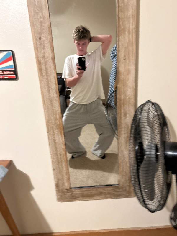 the pose gets the hoes